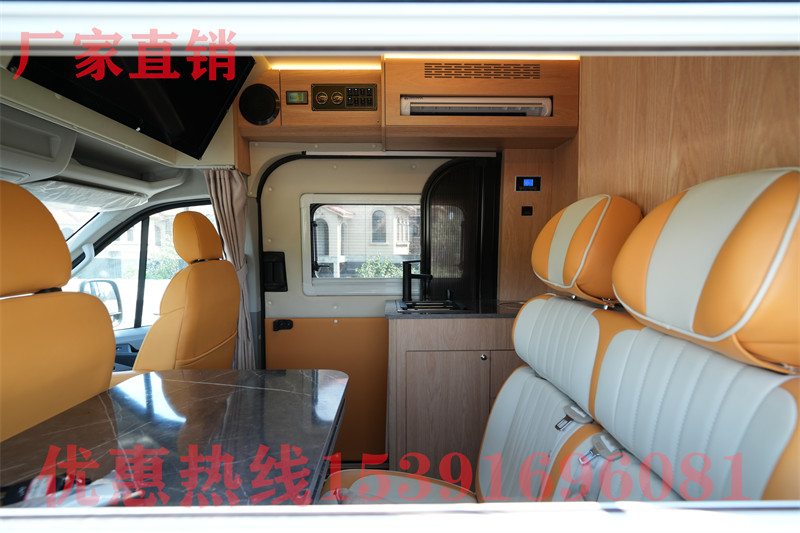 30萬輕卡房車 2款大空間C型房車,不到30萬能住一家人,依維柯大通更喜歡哪款?