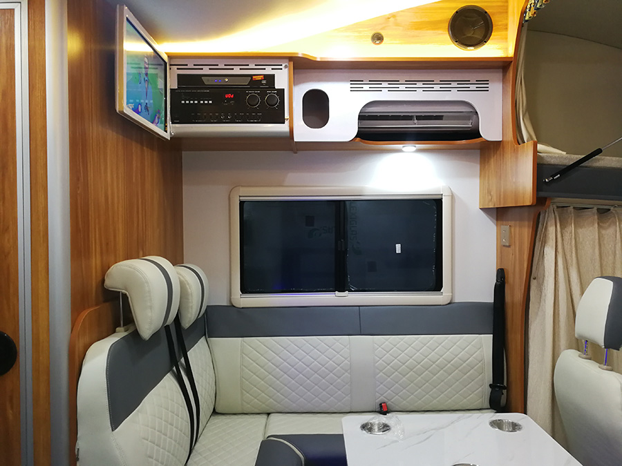 上汽大通V90C型房車-中置衛生間+L型沙發+卡拉OK點歌

系統